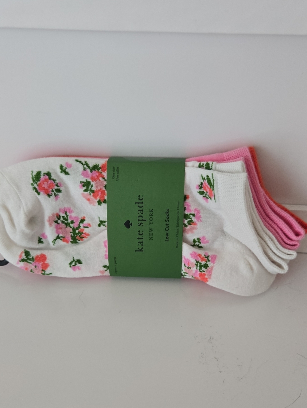 kate spade White Floral Low-Cut Sock Trio with Pink Accents 3 Set Of Socks Nwt - Picture 1 of 3